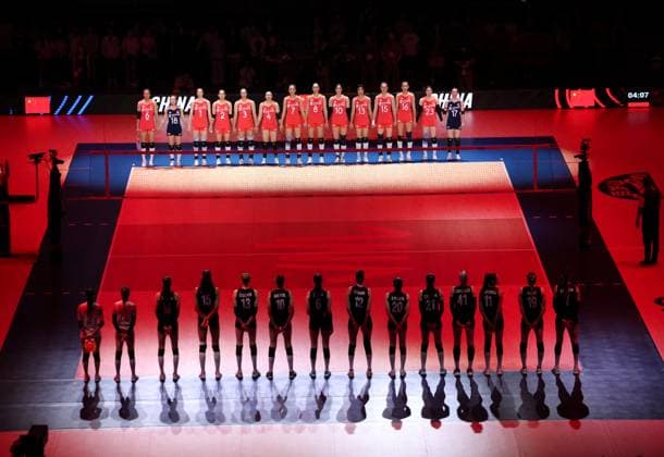 (250608) -- BEIJING, June 8, 2025 -- Players of China stand in line for the national anthem before the Pool 3 match between China and T¨¹rkiye at the Women s Volleyball Nations League (VNL) 2025 Beijing at the National Indoor Stadium in Beijing, China, June 8, 2025. ) (SP)CHINA-BEIJING-VOLLEYBALL-VNL-CHINA VS T?RKIYE (CN) LuoxYuan 