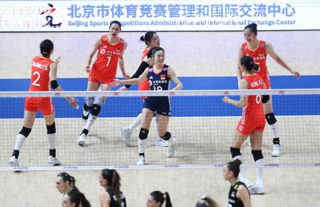 (250608) -- BEIJING, June 8, 2025 -- Players of China celebrate scoring during the Pool 3 match between China and T¨¹rkiye at the Women s Volleyball Nations League (VNL) 2025 Beijing at the National Indoor Stadium in Beijing, China, June 8, 2025. ) (SP)CHINA-BEIJING-VOLLEYBALL-VNL-CHINA VS T?RKIYE (CN) LuoxYuan 
