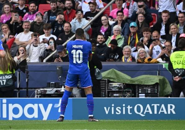 08.06.2025, xsltx, Fussball UEFA Nations League Platz 3, Deutschland - Frankreich v.l. Kylian Mbappe (Frankreich) celebrate the goal, Der Torjubel zum 0:1 (DFL DFB REGULATIONS PROHIBIT ANY USE OF PHOTOGRAPHS as IMAGE SEQUENCES and or QUASI-VIDEO) Stuttgart
