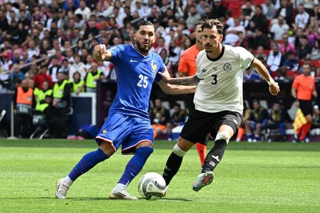 08.06.2025, xsltx, Fussball UEFA Nations League Platz 3, Deutschland - Frankreich v.l. Rayan Cherki (Frankreich), Robin Koch (Deutsche Fussball Nationalmannschaft DFB) (DFL DFB REGULATIONS PROHIBIT ANY USE OF PHOTOGRAPHS as IMAGE SEQUENCES and or QUASI-VIDEO) Stuttgart