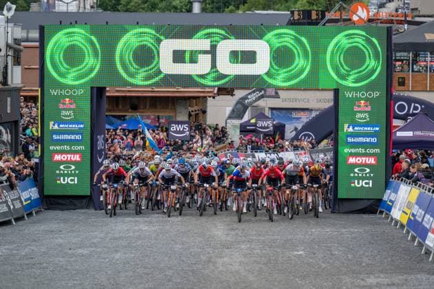 MOUNTAINBIKE - UCI MTB World Series LEOGANG,AUSTRIA,08.JUN.25 - CYCLING, MOUNTAIN BIKE - UCI Mountainbike World Cup, Cross-Country Olympic. Image shows the peloton at the start.  GEPAxpictures xWolfgangxKofler