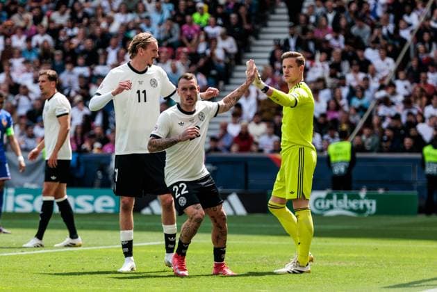 UEFA Nations League Finals: Deutschland - Frankreich; 08.06.2025 David Raum (Deutschland, 22) und Marc-Andre te Stegen (Deutschland, 1) klatschen ab UEFA Nations League Finals: Spiel um Platz 3 Deutschland - Frankreich; Stuttgart, Arena Stuttgart am 08.06.2025 Copyright: xBEAUTIFULxSPORTS Wunderlx