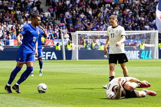 Faul an David Raum (Deutschland, 22) von Kylian Mbappe (Frankreich, 10) GER, Deutschland vs. Frankreich, Fussball, UEFA, Nations League, Platz3, Spielzeit 2024 2025, 08.06.2025 GER, Deutschland vs. Frankreich, Fussball, UEFA, Nations League, Platz3, Spielzeit 2024 2025, 08.06.2025 Stuttgart Copyright: xEibner-Pressefoto RogerxBuerkex EP_RBE