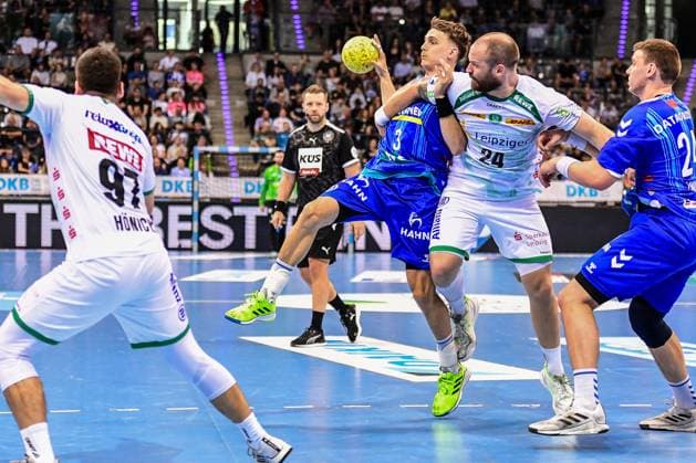 TVB Stuttgart - SC DHfK Leipzig; Stuttgart, 08.06.2025 Max Haefner (Stuttgart 3) geblockt von Moritz Preuss (Leipzig 24) ; Stuttgart, 08.06.2025 - 34. Spieltag der Handball-Bundesliga, TVB Stuttgart - SC DHfK Leipzig, Porsche-Arena, Stuttgart. Copyright: xBEAUTIFULxSPORTS Märklx