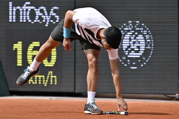 2025 Roland-Garros - Men s Single Final PARIS, FRANCE - JUNE 8: Jannik Sinner (not seen) of Italy competes against Carlos Alcaraz of Spain during the Men s Single Final match on the day 15 of French Open tennis tournament on Court Philippe-Chatrier at the Roland-Garros Complex in Paris, France on June 8, 2025. Burak Akbulut Anadolu Paris France. Editorial use only. Please get in touch for any other usage.  Copyright: x2025xAnadoluxBurakxAkbulutx