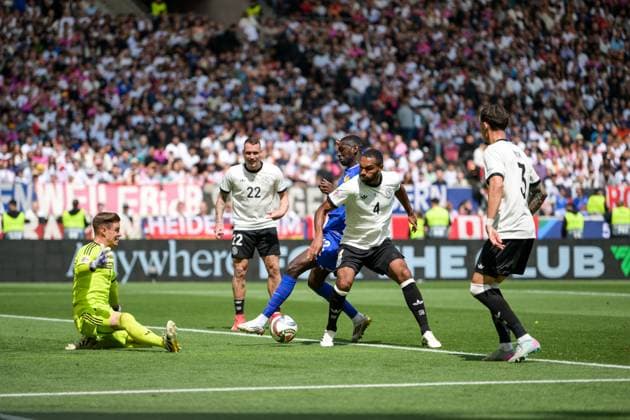 Fußball, Nations League, 20250608, Deutschland - Frankreich. Im Bild v.l. Torwart Marc-Andre TER STEGEN (Deutschland, 1), David RAUM (Deutschland, 22), Randal KOLO MUANI (Frankreich, 12), Jonathan TAH (Deutschland, 4), Robin KOCH (Deutschland, 3). Stuttgart Stuttgart Arena Baden Württemberg Deutschland Copyright: Passion2Press MarkusxFischerx
