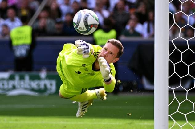 Fussball, UEFA Nations League, Spiel um Platz 3, MHP-Arena Stuttgart: Deutschland - Frankreich; Marc-Andre ter Stegen (GER). Aktion, Einzelbild.