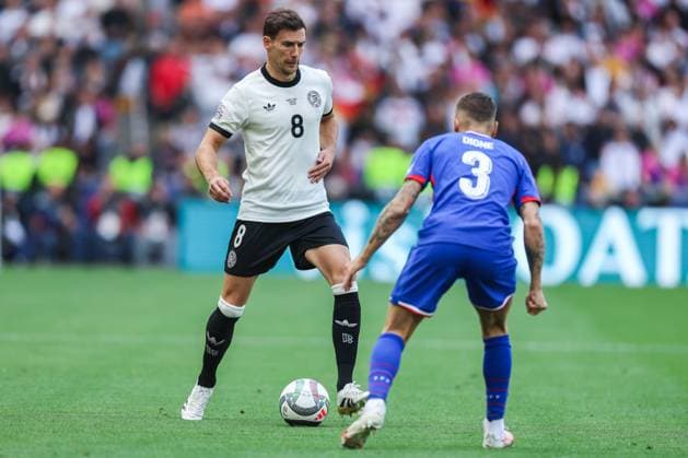 UEFA Nations League Finals 2025 Germany Spiel um Platz 3 Deutschland - Frankreich am 08.06.2025 in der Stuttgart Arena in Stuttgart Leon Goretzka (Deutschland), links - Lucas Digne ( Frankreich ), rechts