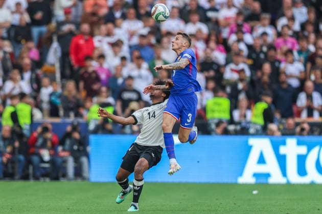 UEFA Nations League Finals 2025 Germany Spiel um Platz 3 Deutschland - Frankreich am 08.06.2025 in der Stuttgart Arena in Stuttgart Karim Adeyemi (Deutschland), links - Lucas Digne ( Frankreich ), rechts