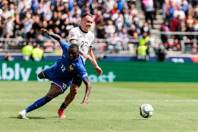 UEFA Nations League Finals: Deutschland - Frankreich; 08.06.2025 Zweikampf Randal Kolo Muani (Frankreich, 12), David Raum (Deutschland, 22) UEFA Nations League Finals: Spiel um Platz 3 Deutschland - Frankreich; Stuttgart, Arena Stuttgart am 08.06.2025 Copyright: xBEAUTIFULxSPORTS Wunderlx