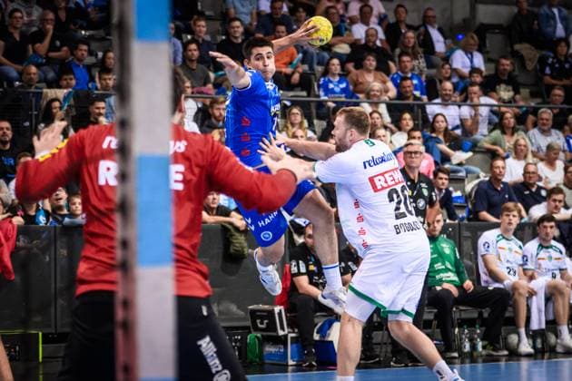 Achilleas Toskas (TVB Stuttgart, 13) vs. William Bogojevic (SC DHfK Leipzig, 20) - Schlussmann Leipzig: Domenico Ebner (SC DHfK Leipzig, 01) GER, TVB Stuttgart - SC DHfK Leipzig, DAIKIN HBL, Handball, Bundesliga, 34. Spieltag, Spielzeit 2024 2025, 08.06.2025 GER, TVB Stuttgart - SC DHfK Leipzig, DAIKIN HBL, Handball, Bundesliga, 34. Spieltag, Spielzeit 2024 2025, 08.06.2025 Stuttgart Copyright: xSandyxDinkelackerx EP_SDR