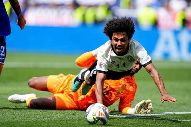 Florian Wirtz controls the ball, UEFA Nations League 2025 Third Place Match, Germany and France, Stuttgart Arena, June 8, 2025, Stuttgart, Germany.