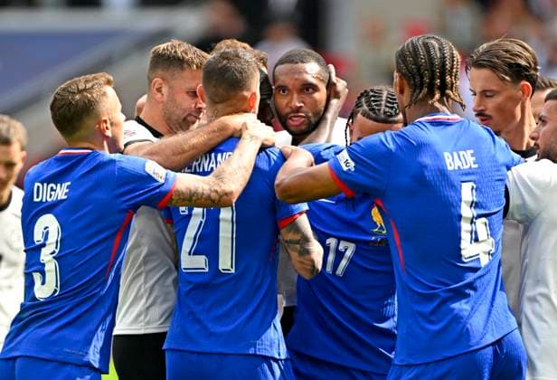 08.06.2025, Fussball UEFA Nations League 2024 25, Spiel um Platz 3, Deutschland - Frankreich, in der MHP-Arena Stuttgart, Lucas Hernandez (Frankreich) und Jonathan Tah (Deutschland) steiten sich