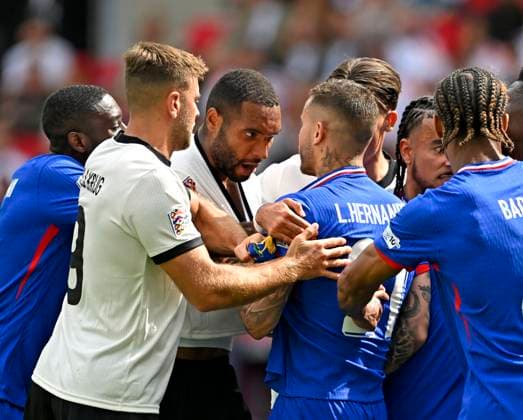 08.06.2025, Fussball UEFA Nations League 2024 25, Spiel um Platz 3, Deutschland - Frankreich, in der MHP-Arena Stuttgart, Lucas Hernandez (Frankreich) und Jonathan Tah (Deutschland) steiten sich