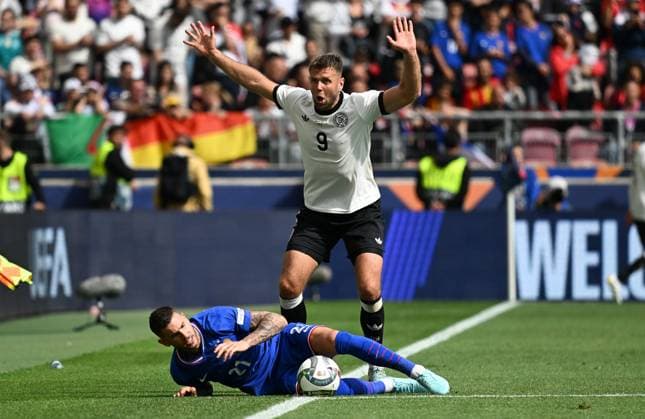 08.06.2025, xsltx, Fussball UEFA Nations League Platz 3, Deutschland - Frankreich v.l. Luis Hernandez (Frankreich), Niclas Füllkrug (Deutsche Fussball Nationalmannschaft DFB) (DFL DFB REGULATIONS PROHIBIT ANY USE OF PHOTOGRAPHS as IMAGE SEQUENCES and or QUASI-VIDEO) Stuttgart
