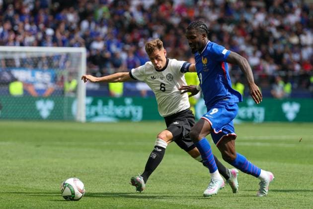 UEFA Nations League Spiel um Platz 3 - 24 25 - Deutschland - Frankreich am 08.06.2025 in der MHP Arena in Stuttgart Joshua Kimmich (Deutschland) im Zweikampf gegen Marcus Thuram (Frankreich)