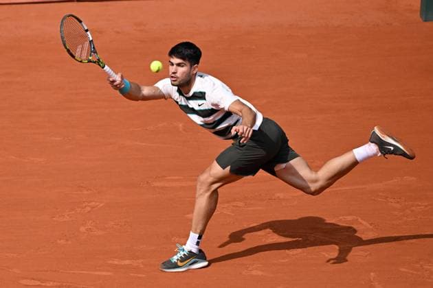 2025 Roland-Garros - Men s Single Final PARIS, FRANCE - JUNE 8: Jannik Sinner (not seen) of Italy competes against Carlos Alcaraz of Spain during the Men s Single Final match on the day 15 of French Open tennis tournament on Court Philippe-Chatrier at the Roland-Garros Complex in Paris, France on June 8, 2025. Mustafa Yalcin Anadolu Paris France. Editorial use only. Please get in touch for any other usage.  Copyright: x2025xAnadoluxMustafaxYalcinx