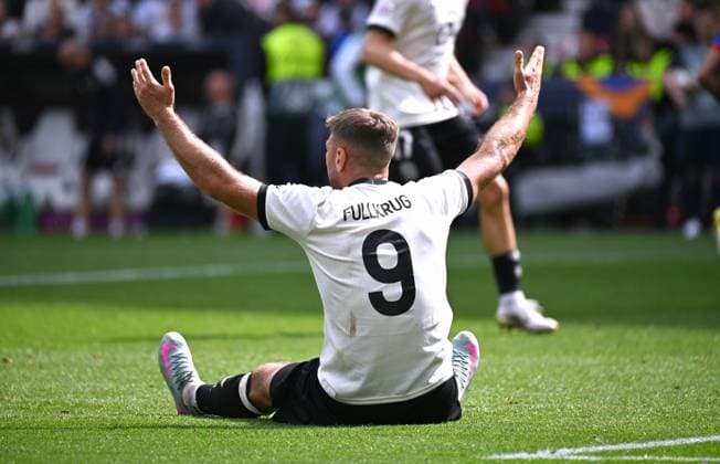 Fussball, UEFA Nations League, Spiel um Platz 3, MHP-Arena Stuttgart: Deutschland - Frankreich 0:2; Niclas Füllkrug (GER) unzufrieden. Enttäuschung, Frust, Aktion.