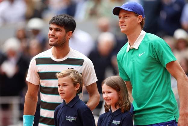 Carlos Alcaraz of Spain and Jannik Sinner of Italy pose at the net with mascots French Open Tennis, Day Fifteen, Tennis, Roland Garros, Paris, France - 08 Jun 2025 EDITORIAL USE ONLY No use with unauthorised audio, video, data, fixture lists, club league logos or live services. Online in-match use limited to 120 images, no video emulation. No use in betting, games or single club league player publications.  Copyright: xEllaxLing Shutterstockx 15346226bk