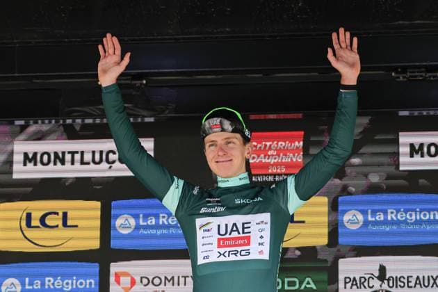 POGA?AR Tadej , UAE Team Emirates - XRG, during the award ceremony, green jersey , during the Criterium du Dauphine, Stage 1, Domerat - Montlucon, 06 08 2025 - 195,8 km during Criterium du Dauphine 2025 - Stage 1, Street Cycling race in France, France, June 08 2025 Copyright: xStefanoxCavasino IPAxSportx xipa-agency.netx xx IPA_58782538 IPA_Agency_IPA58782538