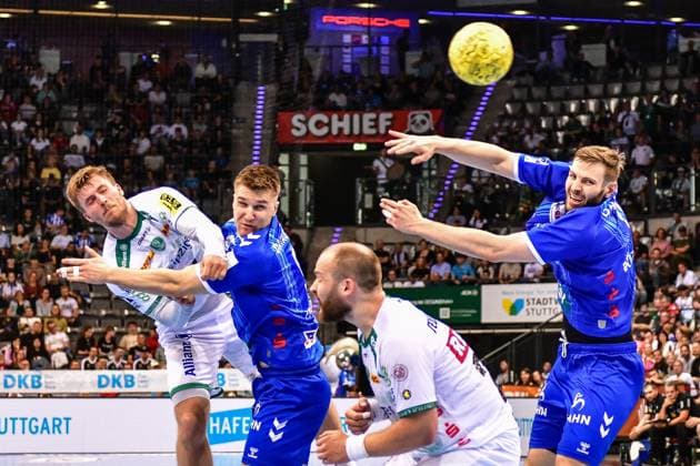 TVB Stuttgart - SC DHfK Leipzig; Stuttgart, 08.06.2025 Kommt zum Wurf Franz Semper (Leipzig 32) gegen Gianfranco Pribetic (Stuttgart 9) und Samuel Roethlisberger (Stuttgart 17); Stuttgart, 08.06.2025 - 34. Spieltag der Handball-Bundesliga, TVB Stuttgart - SC DHfK Leipzig, Porsche-Arena, Stuttgart. Copyright: xBEAUTIFULxSPORTS Märklx