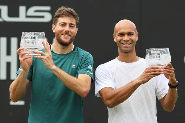 TENNIS - Birmingham Open 2025 BIRMINGHAM,ENGLAND,08.JUN.25 - TENNIS - ATP, Tennis Herren Challenger Tour, Birmingham Open, doubles, final. Image shows Marcelo Demoliner (BRA) and Sadio Doumbia (FRA). keywords: award ceremony, trophy.  GEPAxpictures xAlanxGrieves