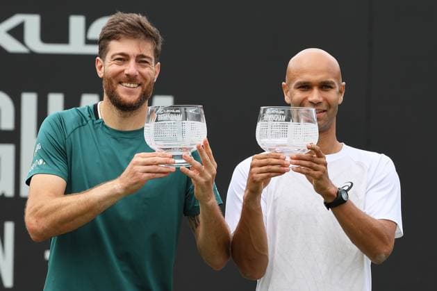 TENNIS - Birmingham Open 2025 BIRMINGHAM,ENGLAND,08.JUN.25 - TENNIS - ATP, Tennis Herren Challenger Tour, Birmingham Open, doubles, final. Image shows Marcelo Demoliner (BRA) and Sadio Doumbia (FRA). keywords: award ceremony, trophy.  GEPAxpictures xAlanxGrieves