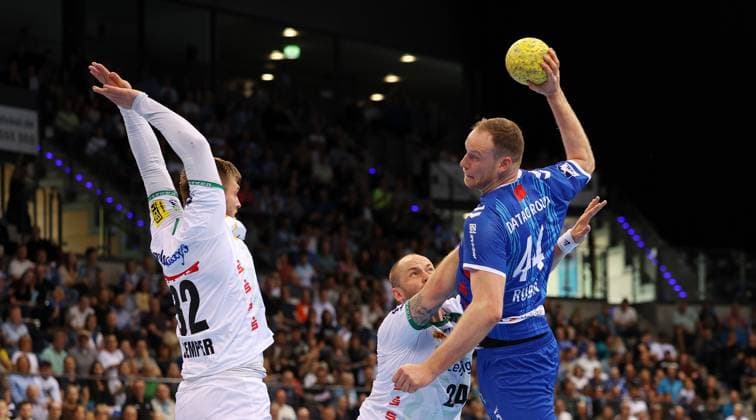 BAU 08.06.2025 Stuttgart Handball TVB Stuttgart vs SC DHFK Leipzig, v.l. Franz Semper (Leipzig), Moritz Preuß (Leipzig), Lenny Rubin (TVB)