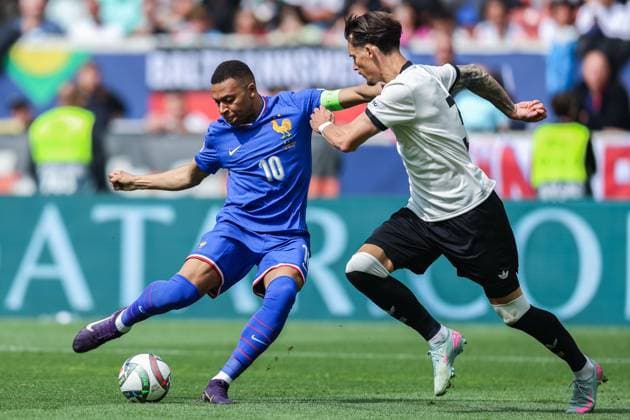 UEFA Nations League Finals 2025 Germany Spiel um Platz 3 Deutschland - Frankreich am 08.06.2025 in der Stuttgart Arena in Stuttgart Kylian Mbappe ( Frankreich ), links - Robin Koch (Deutschland), rechts