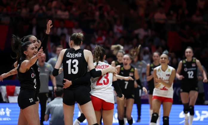 (250608) -- BEIJING, June 8, 2025 -- Players of T¨¹rkiye celebrate winning the Pool 3 match between China and T¨¹rkiye at the Women s Volleyball Nations League (VNL) 2025 Beijing at the National Indoor Stadium in Beijing, China, June 8, 2025. ) (SP)CHINA-BEIJING-VOLLEYBALL-VNL-CHINA VS T?RKIYE (CN) HanxYan 