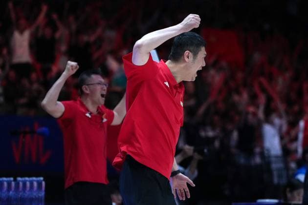 (250608) -- BEIJING, June 8, 2025 -- China s head coach Zhao Yong celebrates scoring during the Pool 3 match between China and T¨¹rkiye at the Women s Volleyball Nations League (VNL) 2025 Beijing at the National Indoor Stadium in Beijing, China, June 8, 2025. ) (SP)CHINA-BEIJING-VOLLEYBALL-VNL-CHINA VS T?RKIYE (CN) JuxHuanzong 