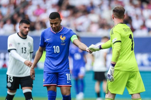 UEFA Nations League Finals 2025 Germany Spiel um Platz 3 Deutschland - Frankreich am 08.06.2025 in der Stuttgart Arena in Stuttgart Kylian Mbappe ( Frankreich ), links - Marc-Andre Ter Stegen (Deutschland), rechts