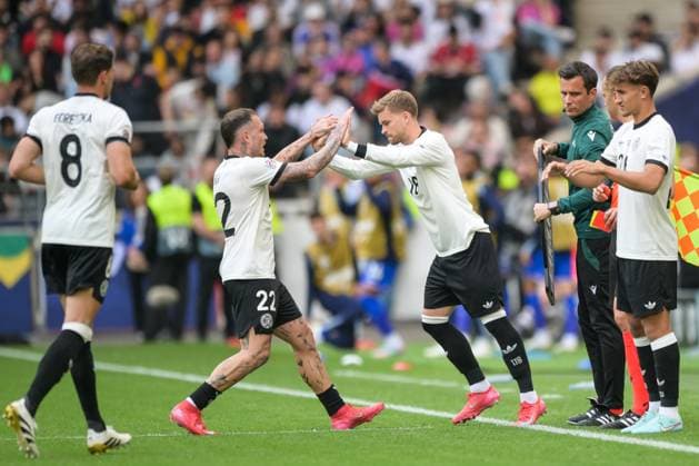 Fußball, Nations League, 20250608, Deutschland - Frankreich. Im Bild Auswechslung Wechsel, v.l. David RAUM (Deutschland, 22), Maximilian MITTELSTÄDT (Deutschland, 18). Stuttgart Stuttgart Arena Baden Württemberg Deutschland Copyright: Passion2Press MarkusxFischerx