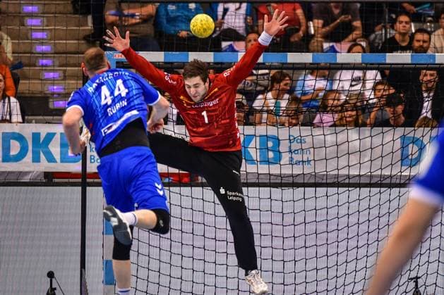 TVB Stuttgart - SC DHfK Leipzig; Stuttgart, 08.06.2025 Lenny Rubin (Stuttgart 44) erfolgreich gegen Domenico Ebner (Leipzig 1) ; Stuttgart, 08.06.2025 - 34. Spieltag der Handball-Bundesliga, TVB Stuttgart - SC DHfK Leipzig, Porsche-Arena, Stuttgart. Copyright: xBEAUTIFULxSPORTS Märklx