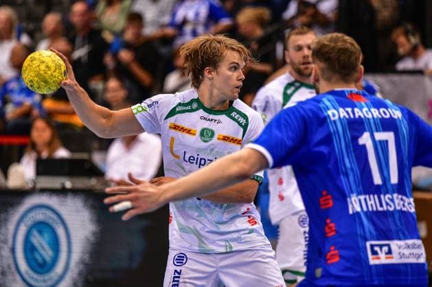 TVB Stuttgart - SC DHfK Leipzig; Stuttgart, 08.06.2025 Andri Mar Runarsson (Leipzig 4) gegen Samuel Roethlisberger (Stuttgart 17) ; Stuttgart, 08.06.2025 - 34. Spieltag der Handball-Bundesliga, TVB Stuttgart - SC DHfK Leipzig, Porsche-Arena, Stuttgart. Copyright: xBEAUTIFULxSPORTS Märklx