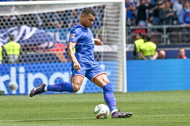 Kylian Mbappe (Frankreich 10) Aktion . Einzelbild . Freisteller . 08.06.2025 Fussball UEFA Nations League Deutschland vs Frankreich, Nekarstadion, Stuttgart,