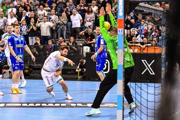 TVB Stuttgart - SC DHfK Leipzig; Stuttgart, 08.06.2025 Parade von Samir Bellahcene (Stuttgart 30) beim Wurf von Lukas Binder (Leipzig 11) ; Stuttgart, 08.06.2025 - 34. Spieltag der Handball-Bundesliga, TVB Stuttgart - SC DHfK Leipzig, Porsche-Arena, Stuttgart. Copyright: xBEAUTIFULxSPORTS Märklx