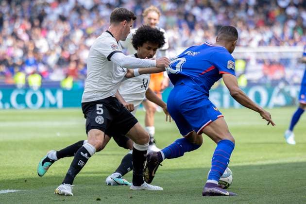 Stuttgart, Germany, June 08st 2025: A duel between Pascal Groß (5 GER) and Kylian MbappÃ (10 FRA) during the UEFA Nations League 3rd Place between Germany and France at Stuttgart Arena in Stuttgart, Germany. Philipp Kresnik (Philipp Kresnik SPP) Copyright: xPhilippxKresnikx xSPPx spp-en-PhKrSp-_KRE1406