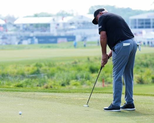 June 8, 2025, Madison, Wisconsin, USA: DARREN CLARKE of Northern Ireland hits a putt on the first hole during the final round of the 2025 American Family Insurance Championship at TPC Wisconsin in Madison, Wis. Madison USA - ZUMAb262 20250608_znp_b262_011 Copyright: xJeffxM.xBrownx
