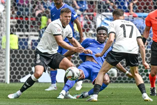 v. li. im Kampf um den Niclas Füllkrug Fuellkrug Fullkrug (Deutschland 9) Aurelien Tchouameni (Frankreich 8) Florian Wirtz (Deutschland 17) 08.06.2025 Fussball UEFA Nations League Deutschland vs Frankreich, Nekarstadion, Stuttgart,