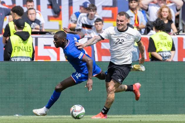 Stuttgart, Germany, June 08st 2025: A duel between David Raum (22 GER) and Randal Kolo Muani (12 FRA) during the UEFA Nations League 3rd Place between Germany and France at Stuttgart Arena in Stuttgart, Germany. Philipp Kresnik (Philipp Kresnik SPP) Copyright: xPhilippxKresnikx xSPPx spp-en-PhKrSp-1KRE0209