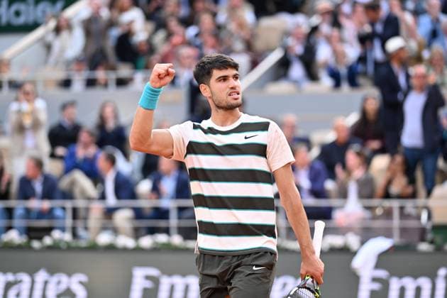 2025 Roland-Garros - Men s Single Final PARIS, FRANCE - JUNE 8: Carlos Alcaraz of Spain competes against Jannik Sinner (not seen) of Italy during the Men s Single Final match on the day 15 of French Open tennis tournament on Court Philippe-Chatrier at the Roland-Garros Complex in Paris, France on June 8, 2025. Mustafa Yalcin Anadolu Paris France. Editorial use only. Please get in touch for any other usage.  Copyright: x2025xAnadoluxMustafaxYalcinx