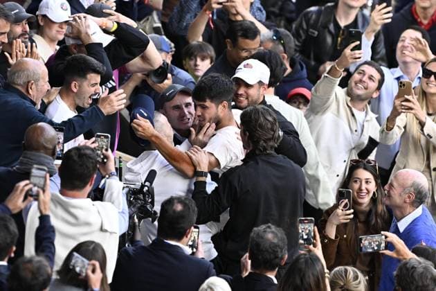 2025 Roland-Garros - Men s Single Final PARIS, FRANCE - JUNE 8: Carlos Alcaraz of Spain celebrates with his team and loved ones in the stands after winning the men s singles final match during the French Open tennis tournament at Roland-Garros in Paris, France on June 8, 2025. Burak Akbulut Anadolu Paris France. Editorial use only. Please get in touch for any other usage.  Copyright: x2025xAnadoluxBurakxAkbulutx