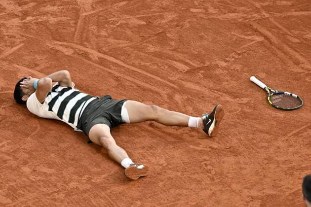 Sport Themen der Woche KW23 Sport Bilder des Tages 2025 Roland-Garros - Men s Single Final PARIS, FRANCE - JUNE 08: Carlos Alcaraz of Spain celebrates after winning his men s singles final match against Italy s Jannik Sinner (not seen) on day 15 of the French Open tennis tournament on Court Philippe-Chatrier at the Roland-Garros Complex in Paris on June 8, 2025. Burak Akbulut Anadolu Paris France. Editorial use only. Please get in touch for any other usage.  Copyright: x2025xAnadoluxBurakxAkbulutx