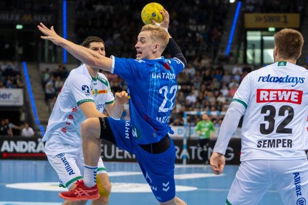 Handball I Herren I Saison 2024-2025 I Bundesliga I 34. Spieltag I TVB Stuttgart - SC DHfK Leipzig I 08.06.2025 Torben Matzken (22, TVB Stuttgart) im Wurf Stuttgart Porsche Arena Baden-Württemberg Deutschland Copyright: xLobeca MaxxPetershansx