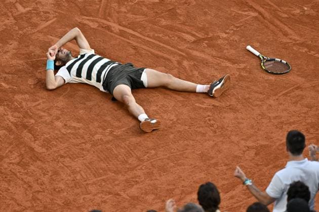 2025 Roland-Garros - Men s Single Final PARIS, FRANCE - JUNE 08: Carlos Alcaraz of Spain celebrates after winning his men s singles final match against Italy s Jannik Sinner (not seen) on day 15 of the French Open tennis tournament on Court Philippe-Chatrier at the Roland-Garros Complex in Paris on June 8, 2025. Burak Akbulut Anadolu Paris France. Editorial use only. Please get in touch for any other usage.  Copyright: x2025xAnadoluxBurakxAkbulutx