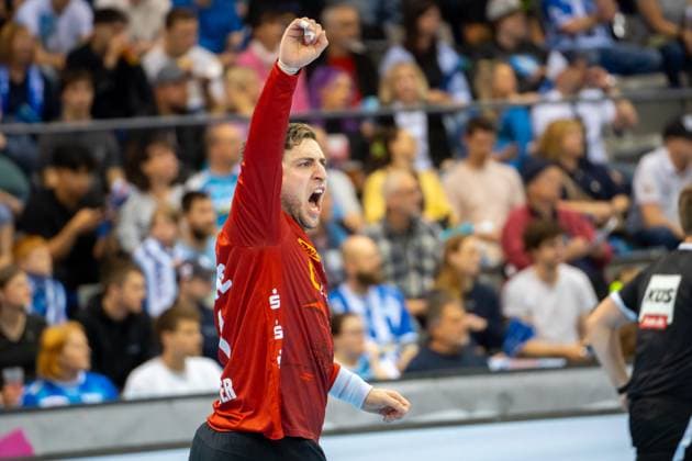 Handball I Herren I Saison 2024-2025 I Bundesliga I 34. Spieltag I TVB Stuttgart - SC DHfK Leipzig I 08.06.2025 Domenico Ebner (1, SC DHfK Leipzig) jubelt Stuttgart Porsche Arena Baden-Württemberg Deutschland Copyright: xLobeca MaxxPetershansx
