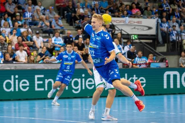 Handball I Herren I Saison 2024-2025 I Bundesliga I 34. Spieltag I TVB Stuttgart - SC DHfK Leipzig I 08.06.2025 Torben Matzken (22, TVB Stuttgart) im Wurf Stuttgart Porsche Arena Baden-Württemberg Deutschland Copyright: xLobeca MaxxPetershansx