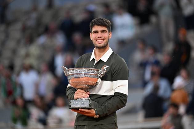 Carlos Alcaraz wins Men’s Singles title at Roland Garros PARIS, FRANCE - JUNE 8: Spain s Carlos Alcaraz celebrates with the championship trophy after winning the men s singles final match against Italy s Jannik Sinner at the French Open tennis tournament at Roland-Garros in Paris, France on June 8, 2025. Mustafa Yalcin Anadolu Paris France. Editorial use only. Please get in touch for any other usage.  Copyright: x2025xAnadoluxMustafaxYalcinx
