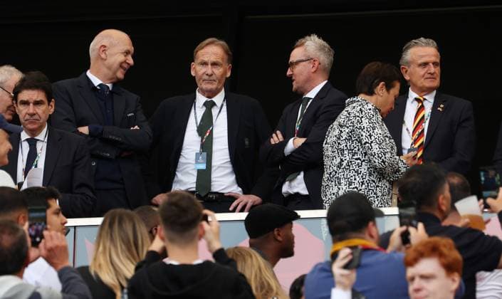 BAU 08.06.2025 Stuttgart Fußball UEFA Nations League Spiel um Platz 3, Deutschland vs. Frankreich, oben v.l. DfB-Präsident Bernd Neuendorf, Hans-Joachim Watzke (erster stellvertretender Sprecher des Präsidiums des DFL Deutsche Fußball Liga), Alexander Wehrle (Vorstandsvorsitzender VfB Stuttgart AG), Frank Nopper (Oberbürgermeister Stadt Stuttgart)